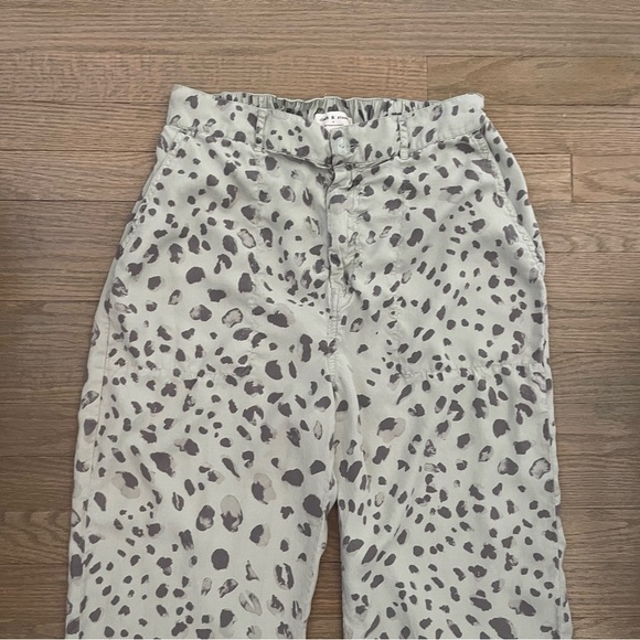 Anthropologie Cloth & Stone Green Animal Print Frayed Straight Leg Pants Size M - Picture 4 of 11